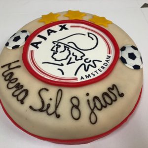 Voetbaltaart met marsepein