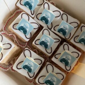 luxe petit four met foto en logo bakkerij kalkdijk